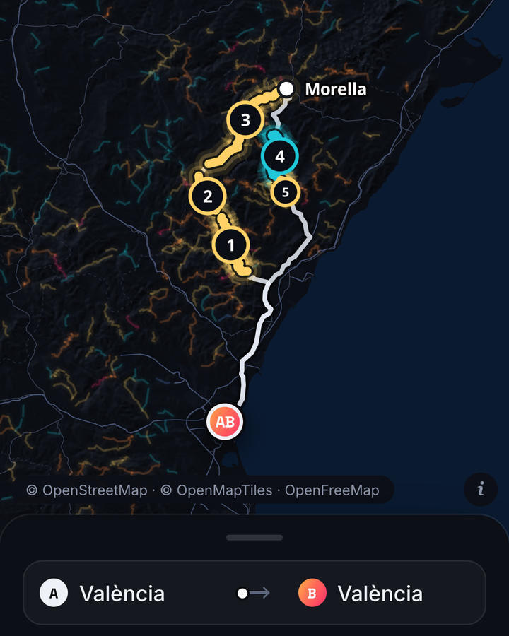 Ruta circular de València a València por Morella, con cinco tramos de curvas en el mapa oscuro.
